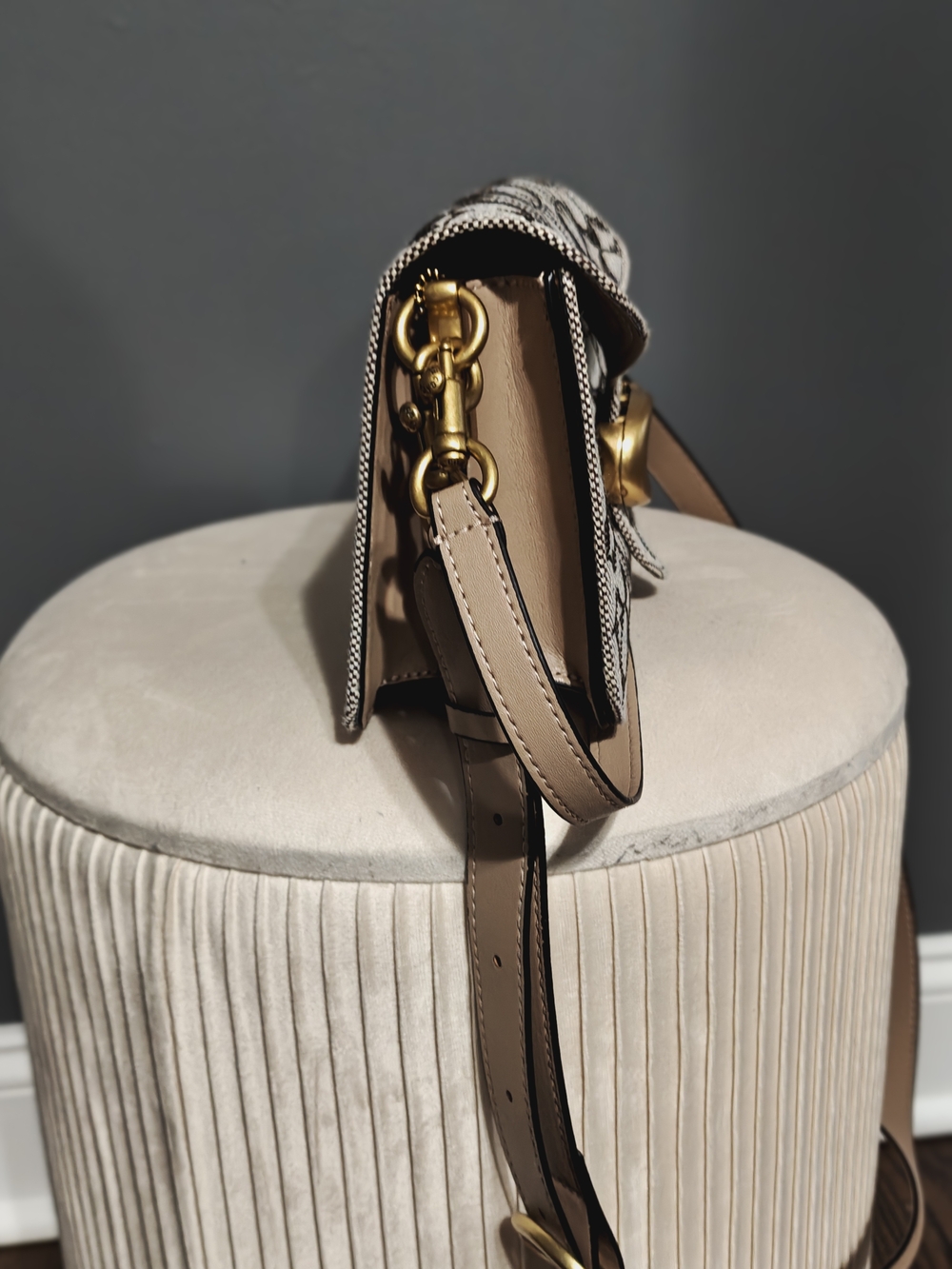 Coach Signature Canvas C Shoulder Bag in Tan/Beige Crystal - Picture 3 of 6